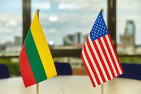 Lithuanian and US flags (Urm.lt photo)